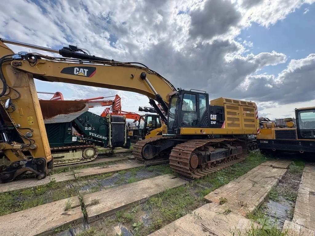 CAT 374F حفارات زحافة