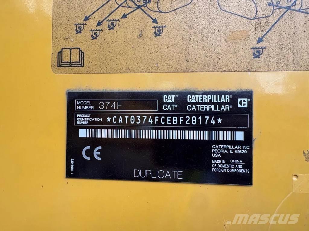 CAT 374F حفارات زحافة