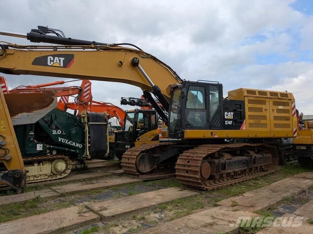 CAT 374F حفارات زحافة