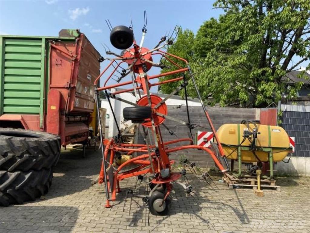 Fella TH 800 مكابس وميبسات التبن