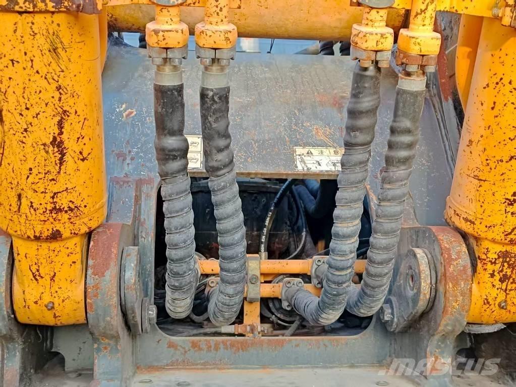 Hyundai R300LC-9S حفارات زحافة