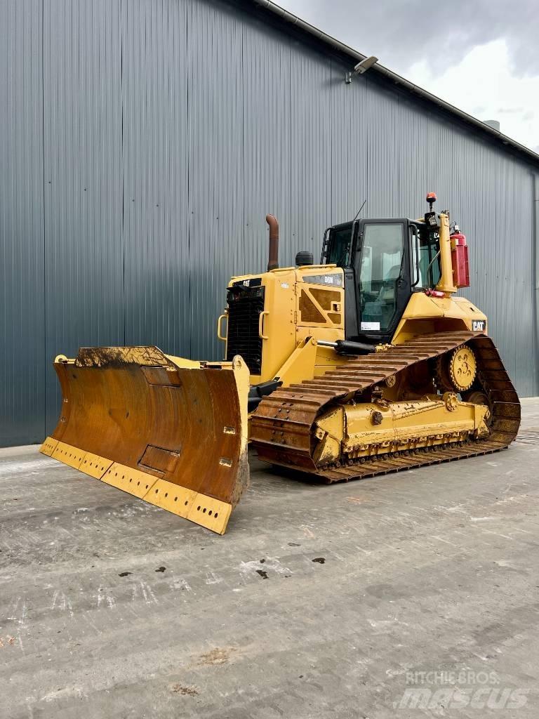 CAT D6N LGP بلدوزرات مجنزرة