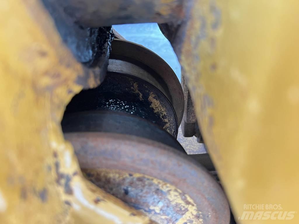 CAT D6N LGP بلدوزرات مجنزرة