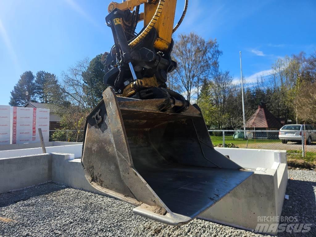 JCB 245 XLR حفارات زحافة