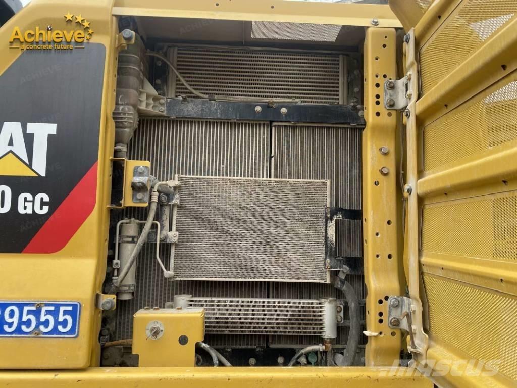 CAT 320GC حفارات زحافة