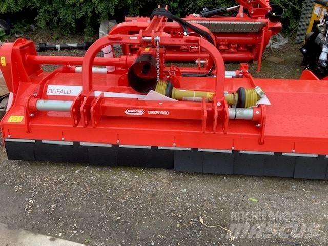 Maschio Bufalo 280 جزازات وأغطية المراعي