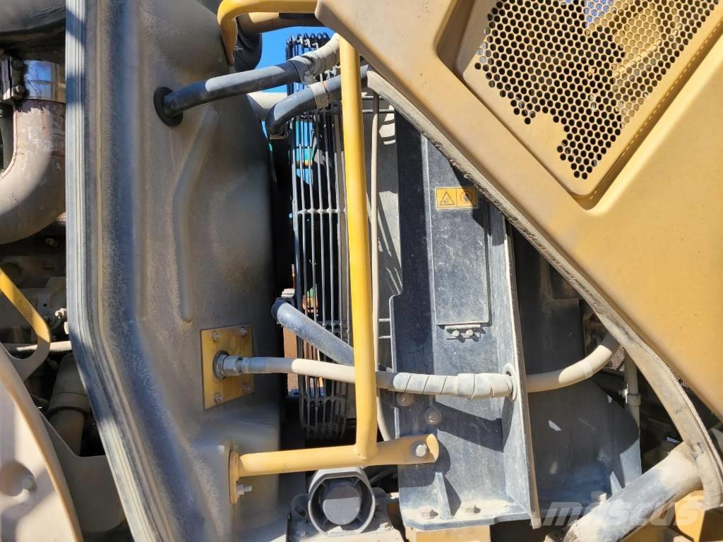 CAT 972 H لوادر بعجل