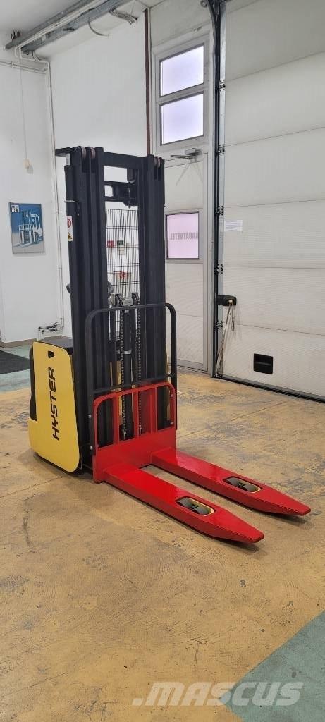 Hyster S 1.4 AC شاحنات مناولة ذاتية الدفع