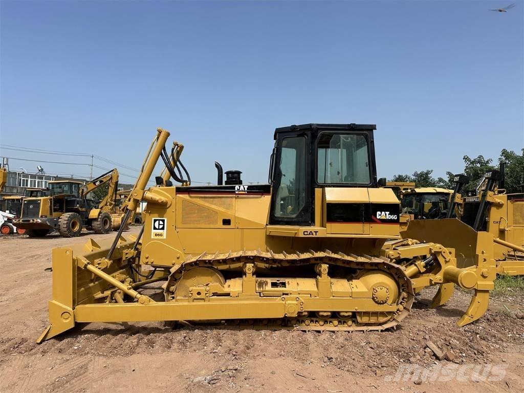 CAT D 6 G بلدوزرات مجنزرة