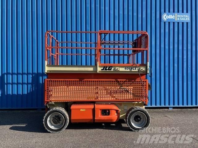 JLG 4069 LE رافعات مقصية الشكل