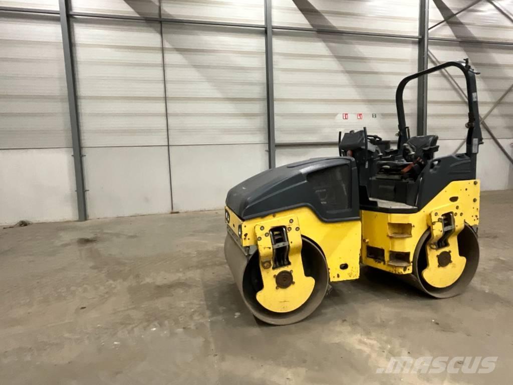 Bomag BW 135 AD-5 مداحل ثنائية الاسطوانة