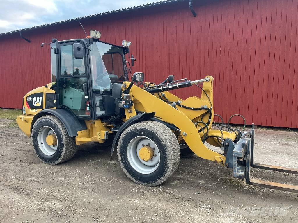 CAT 906 H 2 لوادر بعجل