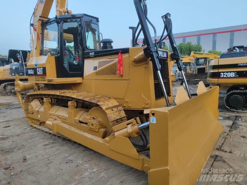 CAT D6G2 حفارات زحافة