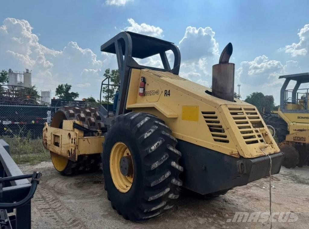 Bomag BW 211 P D-3 مداحل أحادية الأسطوانة