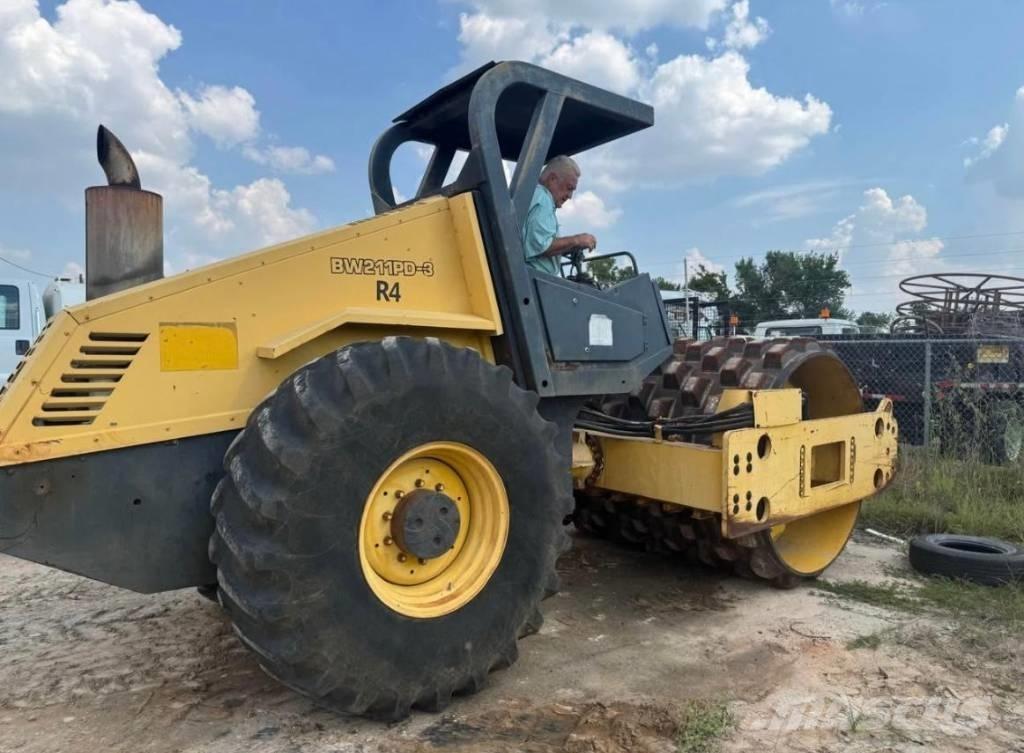 Bomag BW 211 P D-3 مداحل أحادية الأسطوانة