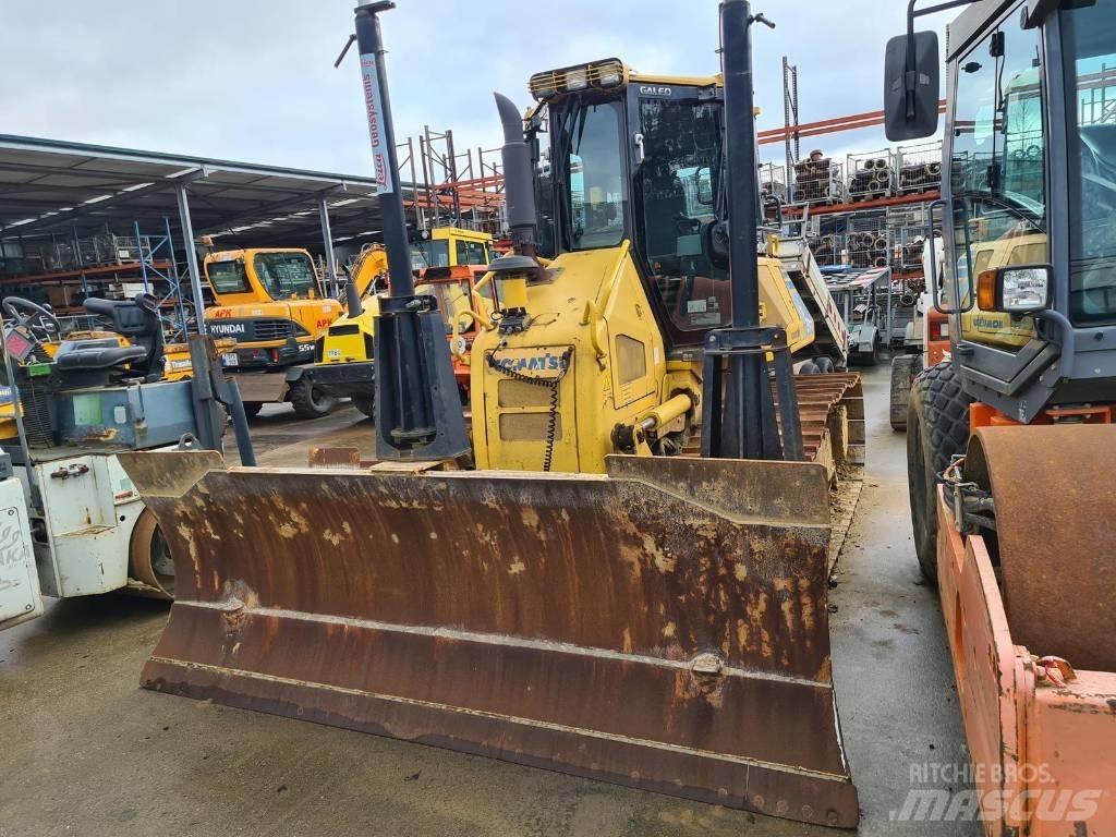 Komatsu D 51 PX-22 بلدوزرات مجنزرة