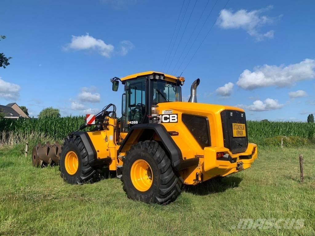 JCB 435S الجرارات