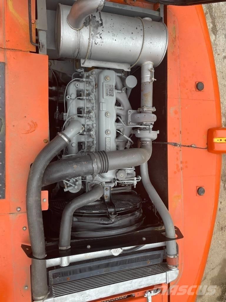 Hitachi ZX 200 حفارات زحافة