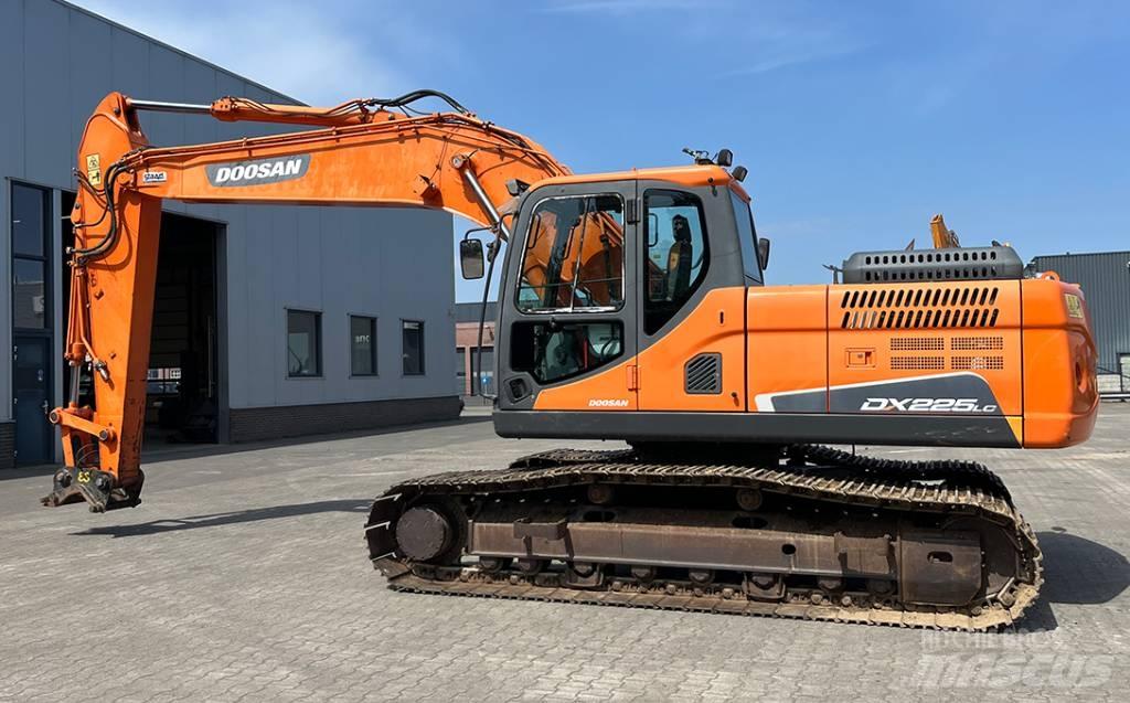 Doosan DX 225 LC-3 حفارات زحافة