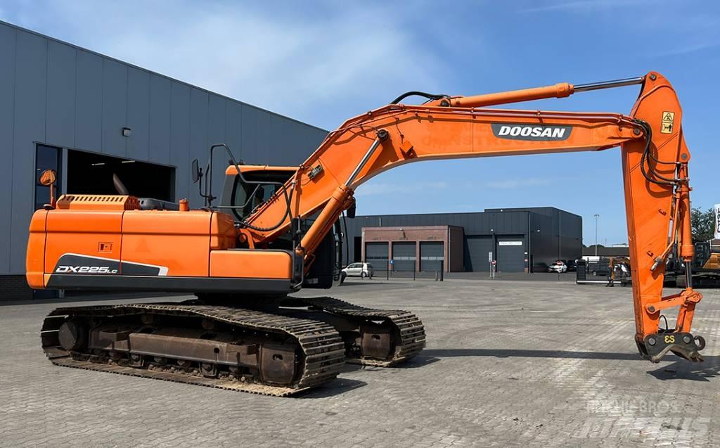 Doosan DX 225 LC-3 حفارات زحافة