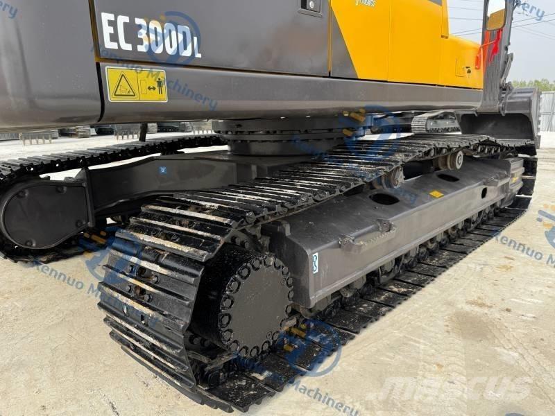 Volvo EC 300 D L حفارات زحافة
