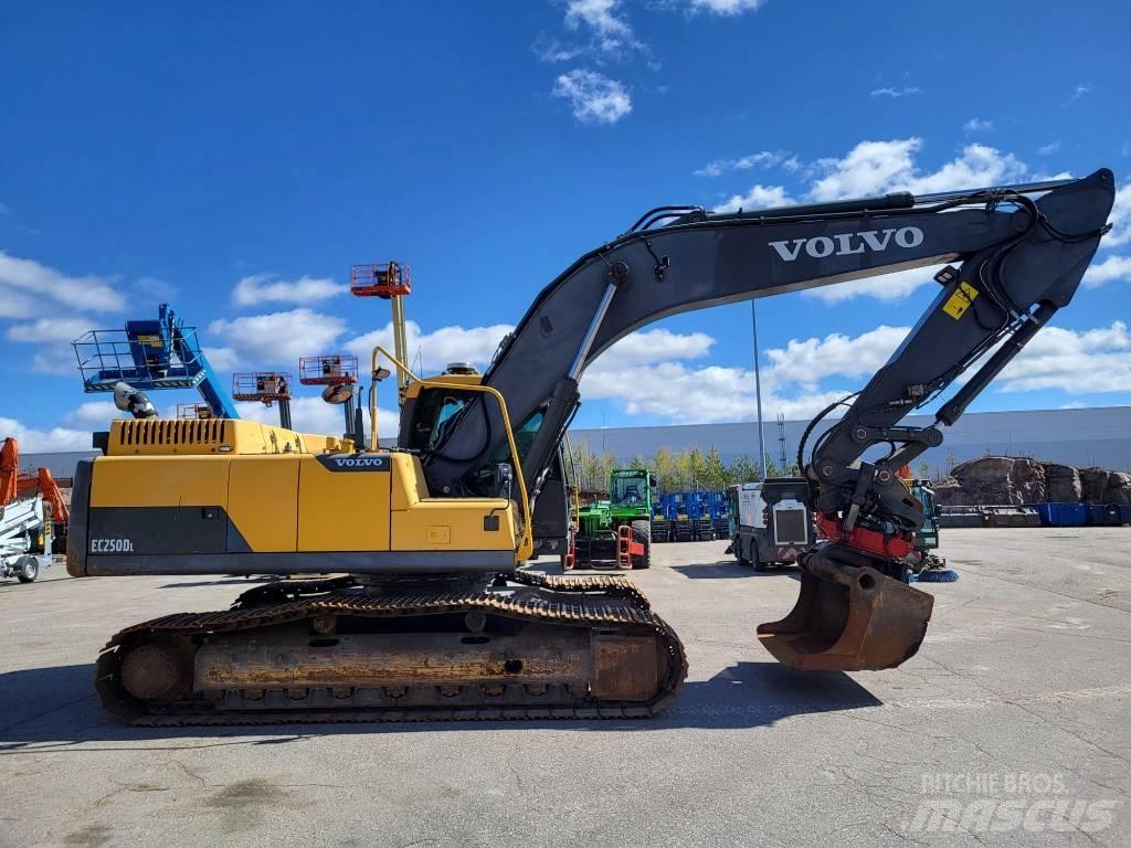 Volvo EC 250 D L حفارات زحافة