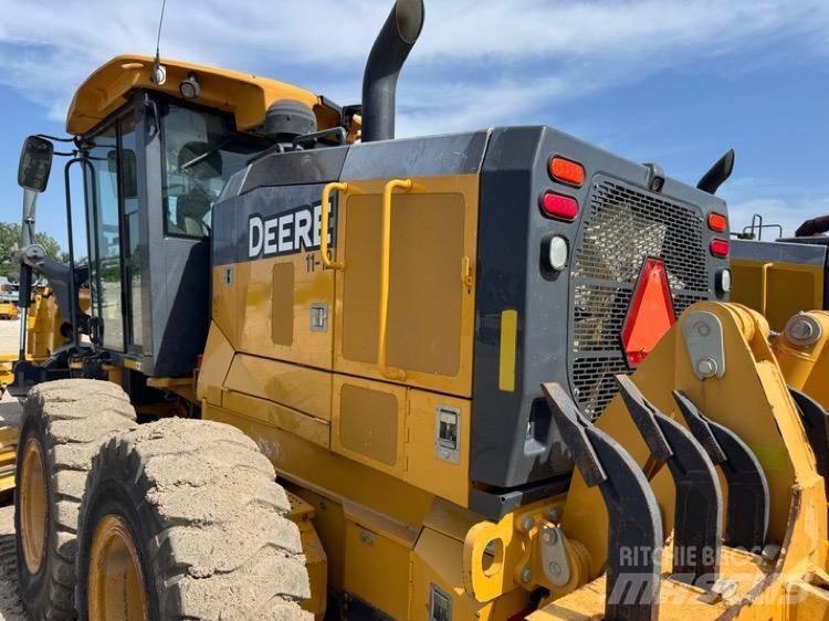 DEERE 772GP معدات تمهيد الطرق