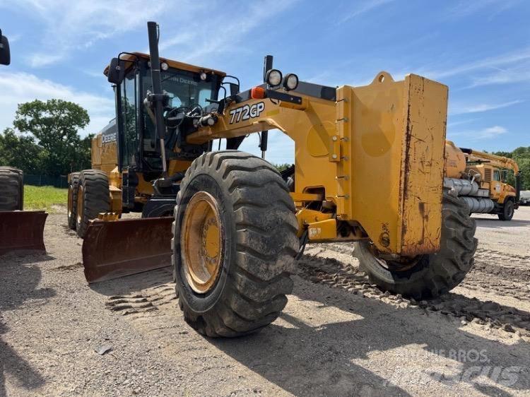 DEERE 772GP معدات تمهيد الطرق