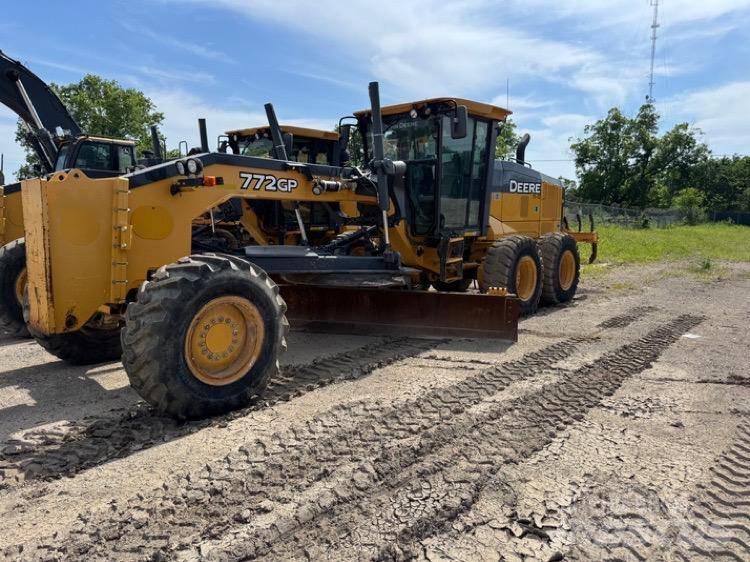 DEERE 772GP معدات تمهيد الطرق
