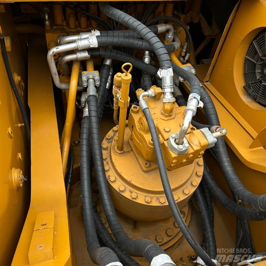 CAT 330D2 حفارات زحافة