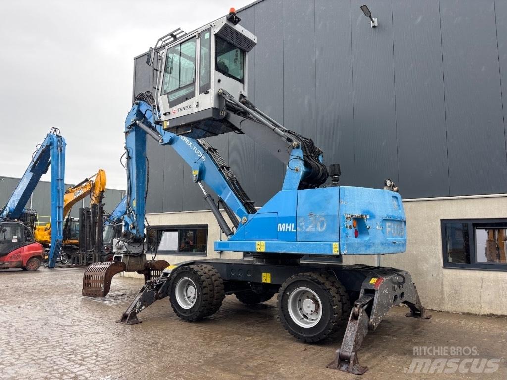 Fuchs MHL 320 D مناولات المخلفات / مناولات صناعية