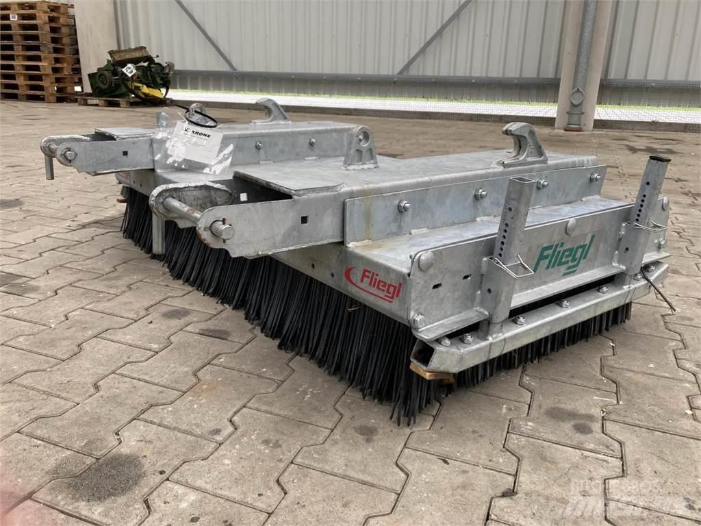 Fliegl Löwe 1,50m كناسات