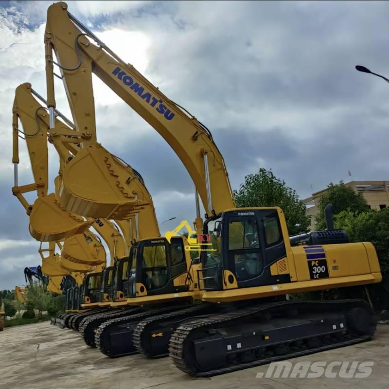 Komatsu PC 300-8 حفارات زحافة