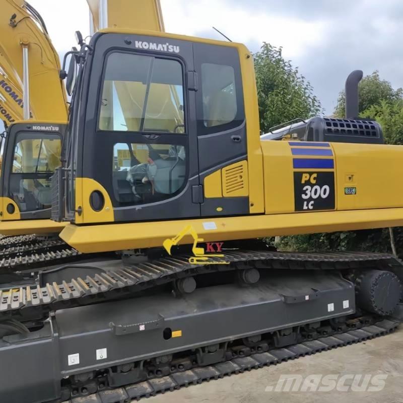 Komatsu PC 300-8 حفارات زحافة
