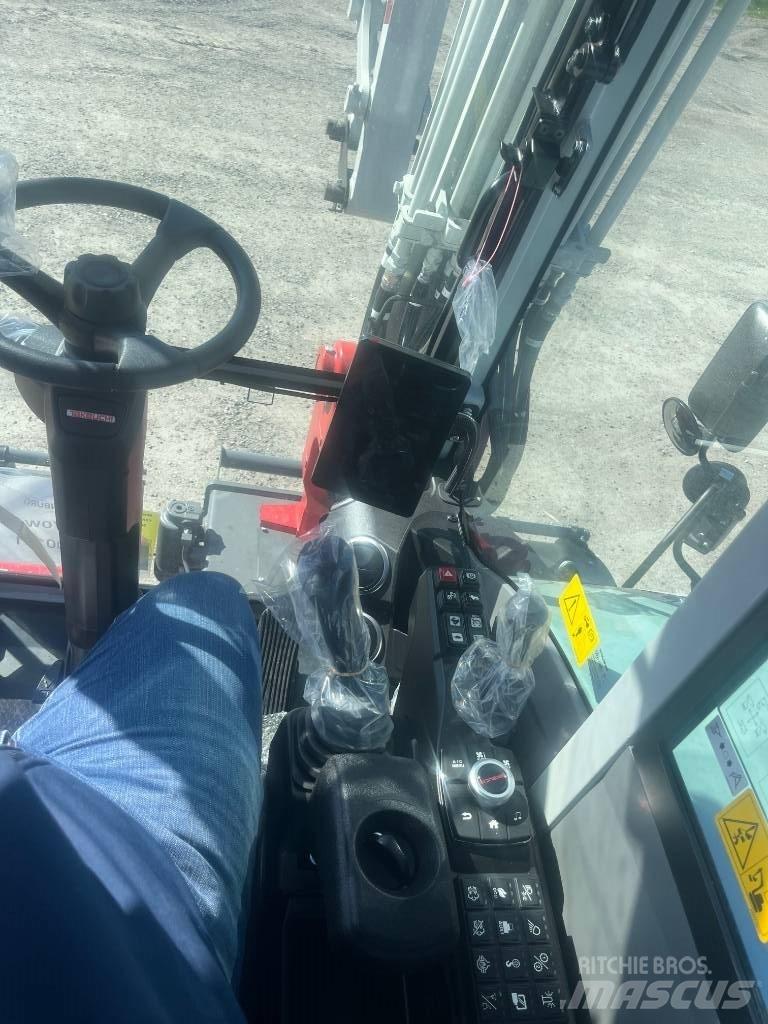Takeuchi TB 370 W حفارات بعجل