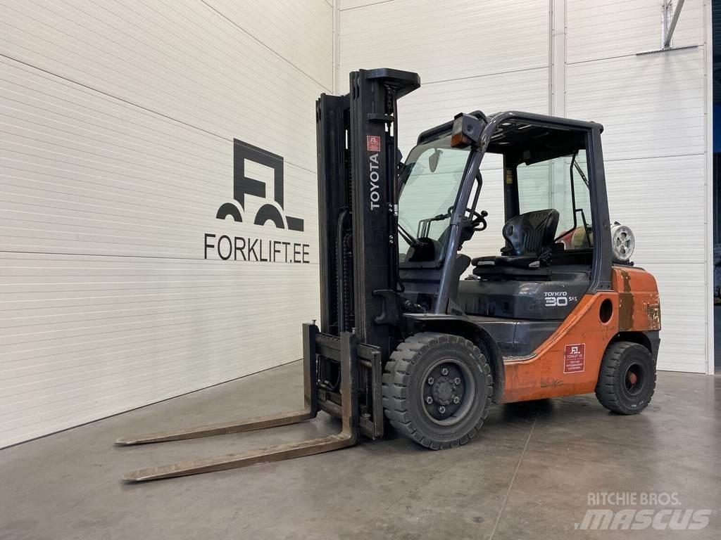 Toyota 02-8FGF30 شاحنات LPG