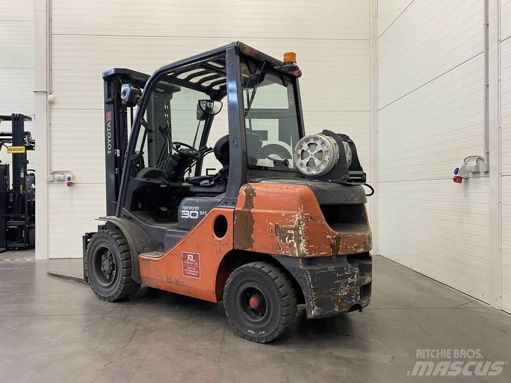Toyota 02-8FGF30 شاحنات LPG