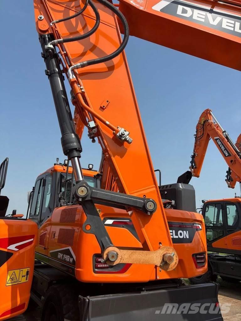 Develon DX255LC-7 حفارات زحافة