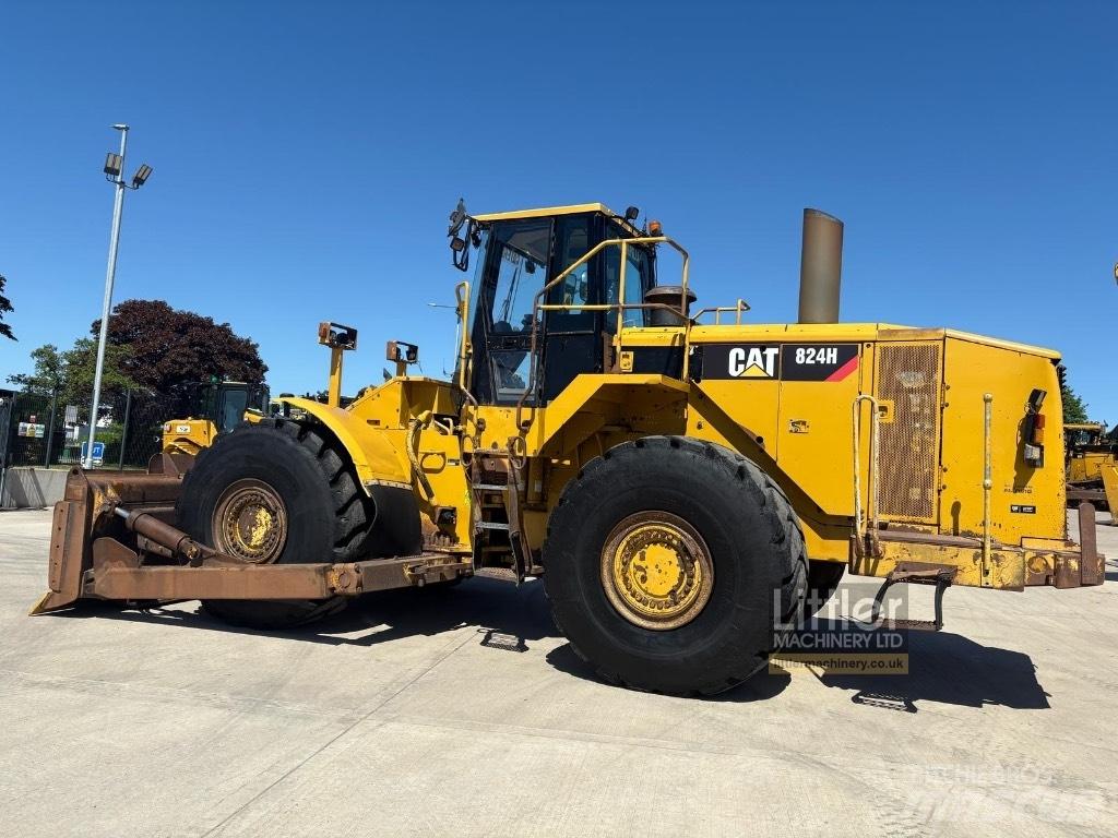 CAT 824 H بلدوزرات مجنزرة