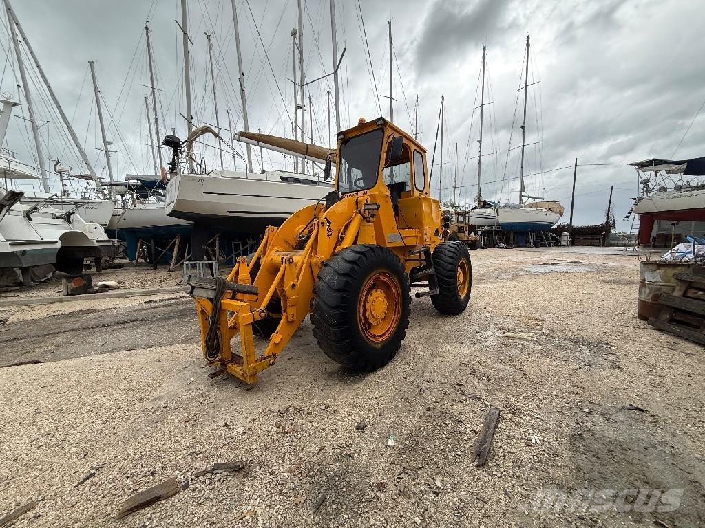 CAT 920 لوادر بعجل