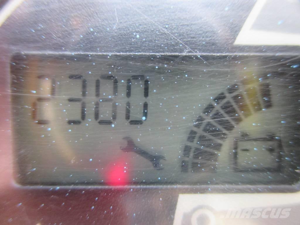 JLG Toucan 8 E رافعات السارية الرأسية