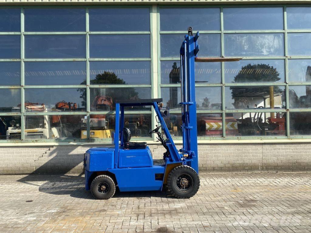 Komatsu FD 28-10 شاحنات الديزل