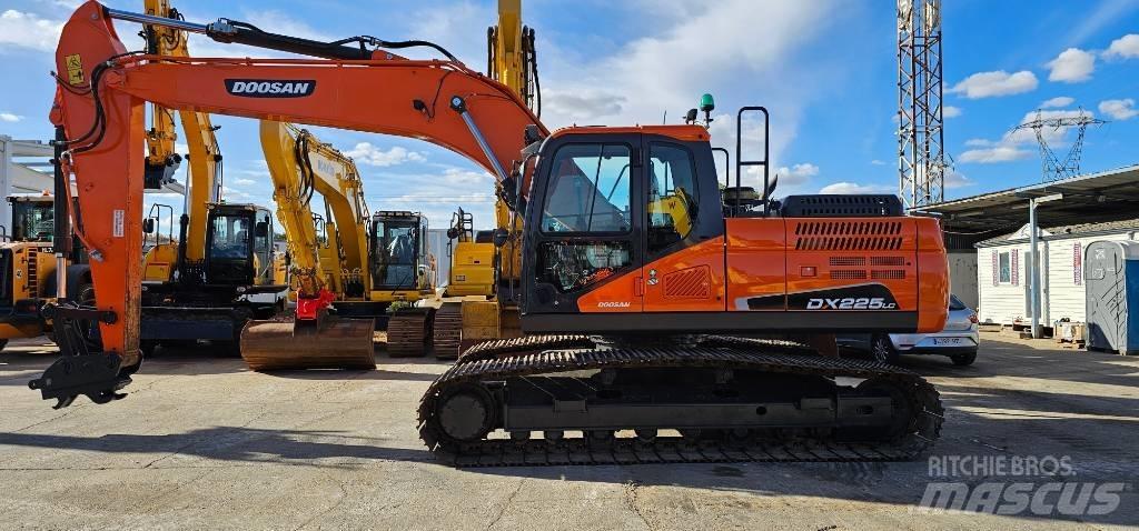 Doosan DX 225 حفارات زحافة