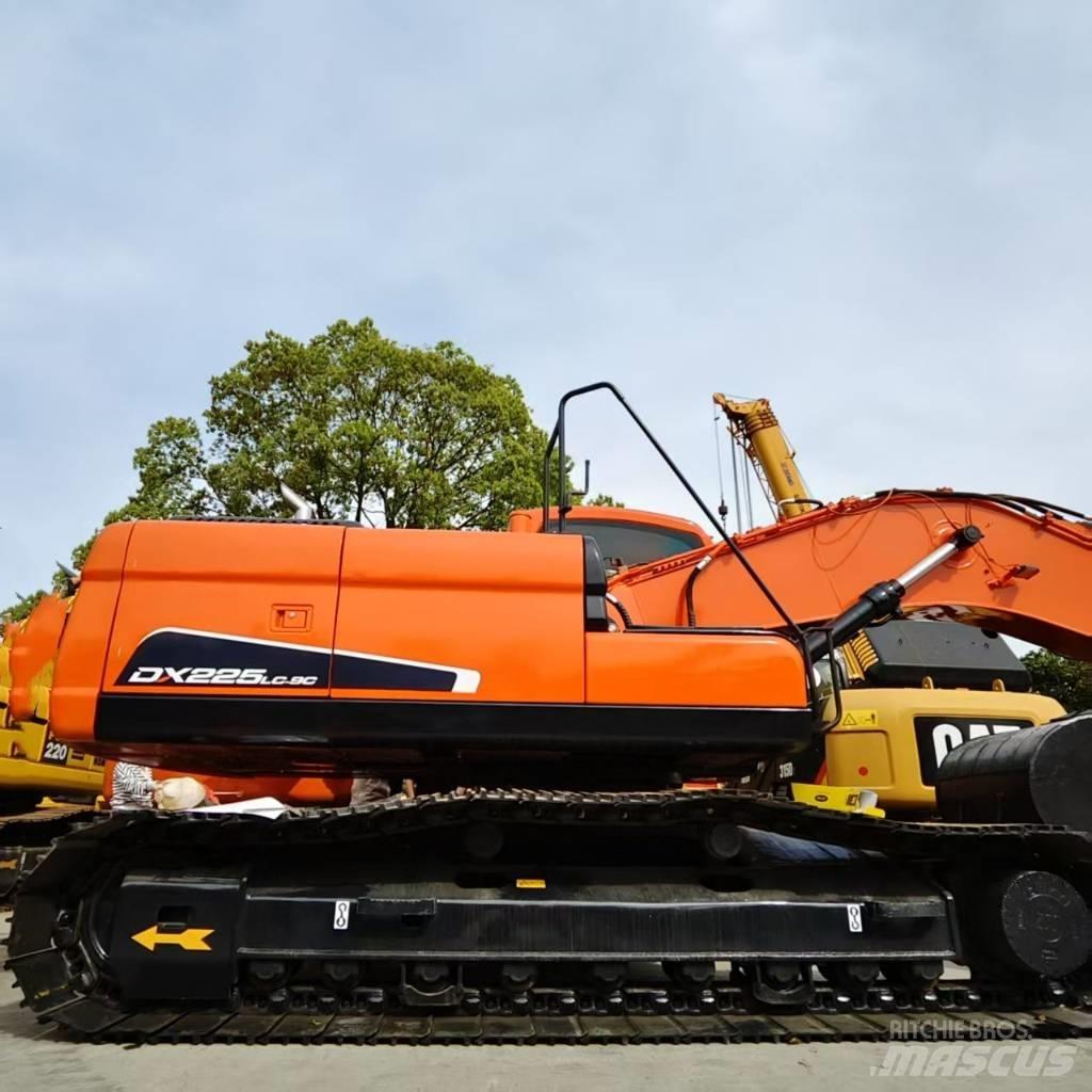 Doosan DX 225 LC حفارات زحافة