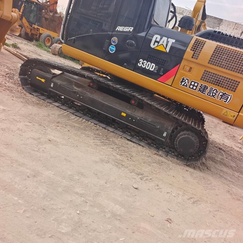 CAT 324  D2L حفارات زحافة
