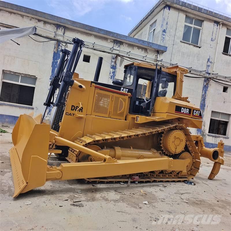 CAT D 8 R بلدوزرات مجنزرة