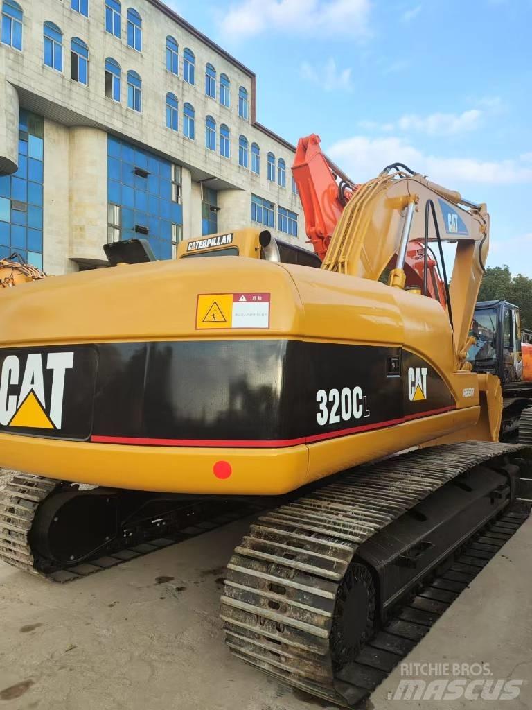 CAT 320 C L حفارات زحافة