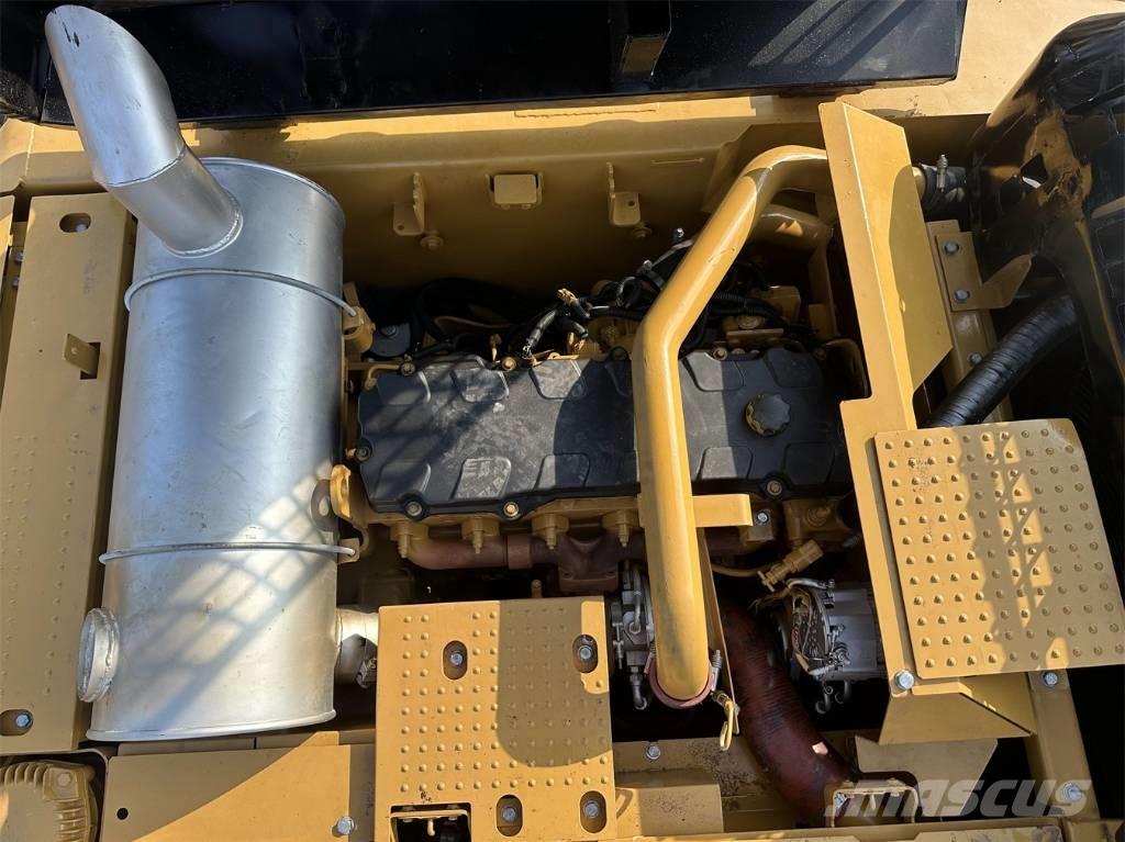 CAT 330 D L حفارات زحافة