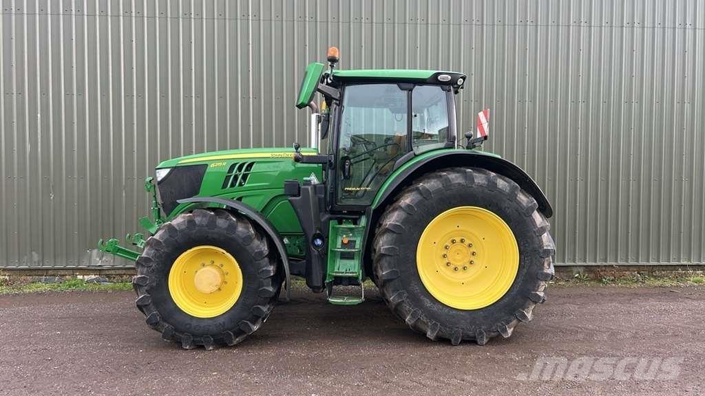 John Deere 6215R الجرارات