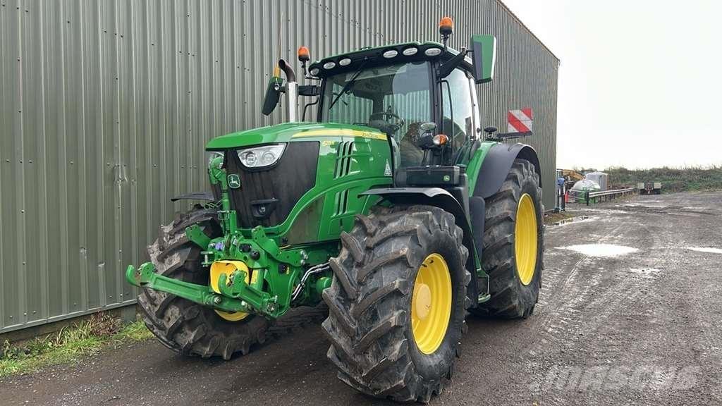 John Deere 6215R الجرارات